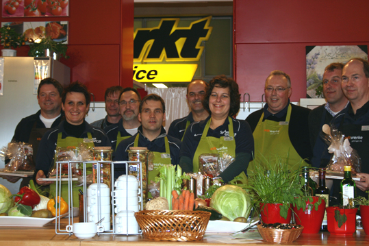 Das Orgateam des Sparkasse & VGH CUP 2012 war auch in diesem Jahr bei der Grünen Woche im Kauf Park Göttingen zu Gast. Unter Anleitung von "Chefkoch" Lutz Renneberg und der launigen Moderation von Stadtwerke-Pressesprecher Klaus Plaisir sowie Center-Manag